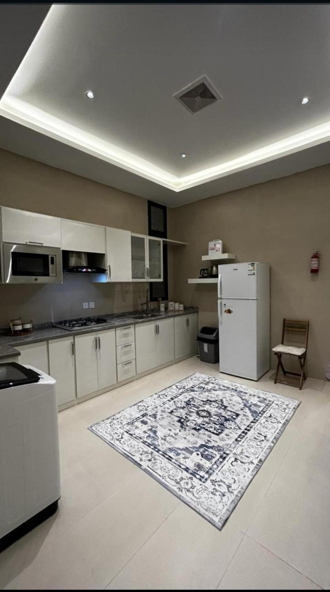 شقه فاخره بجوار الراشد مول Apartment