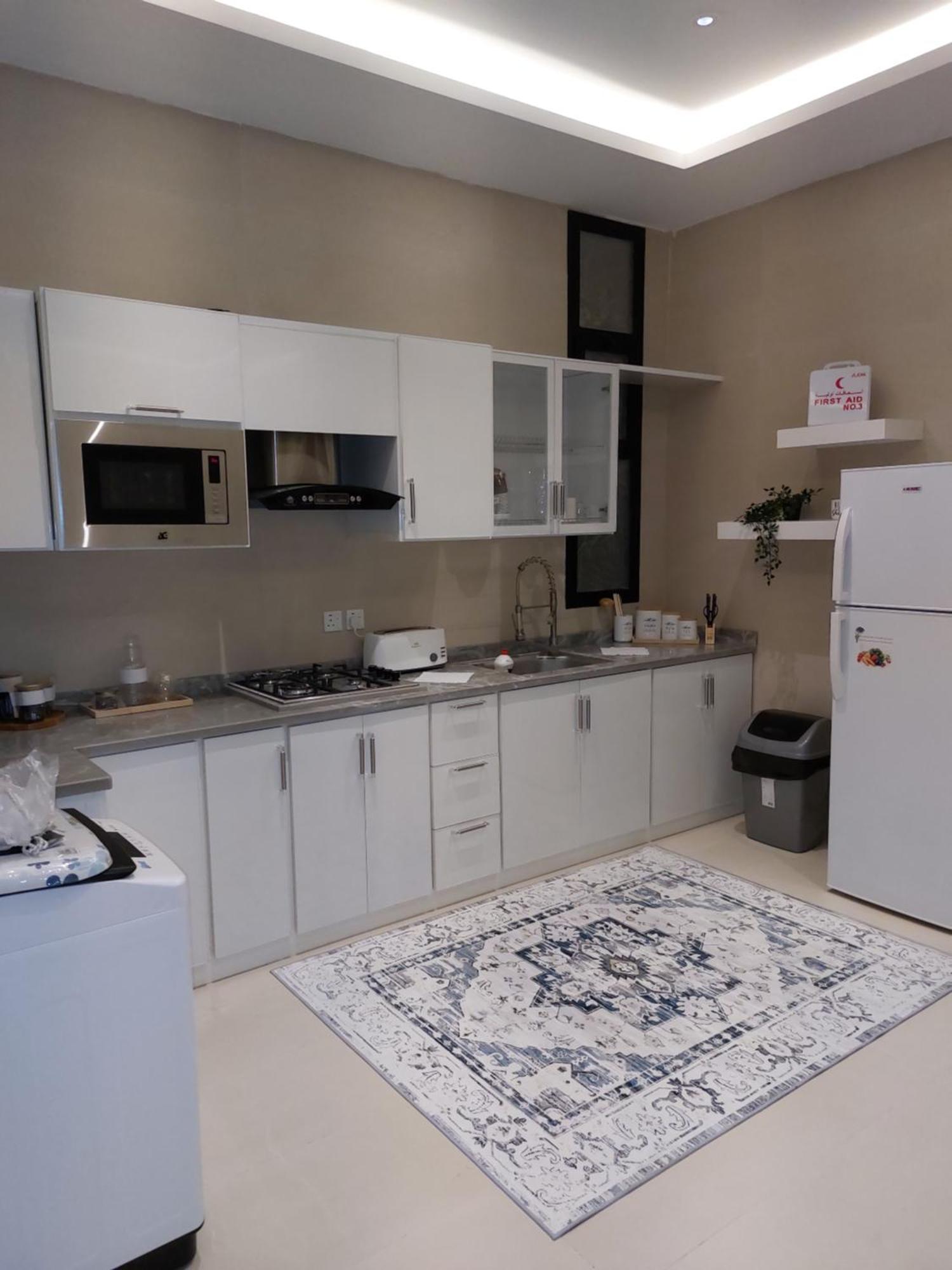 شقه فاخره بجوار الراشد مول Apartment