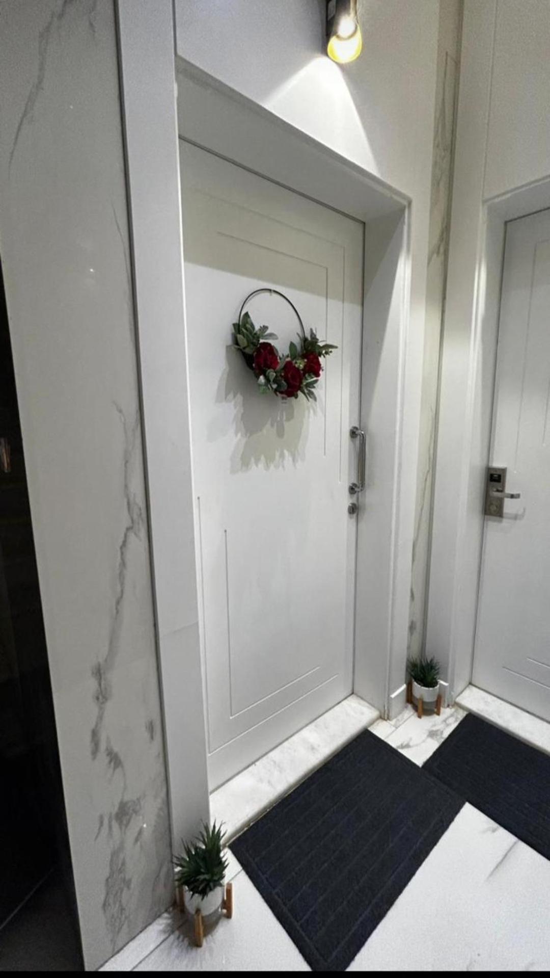 شقه فاخره بجوار الراشد مول Apartment *