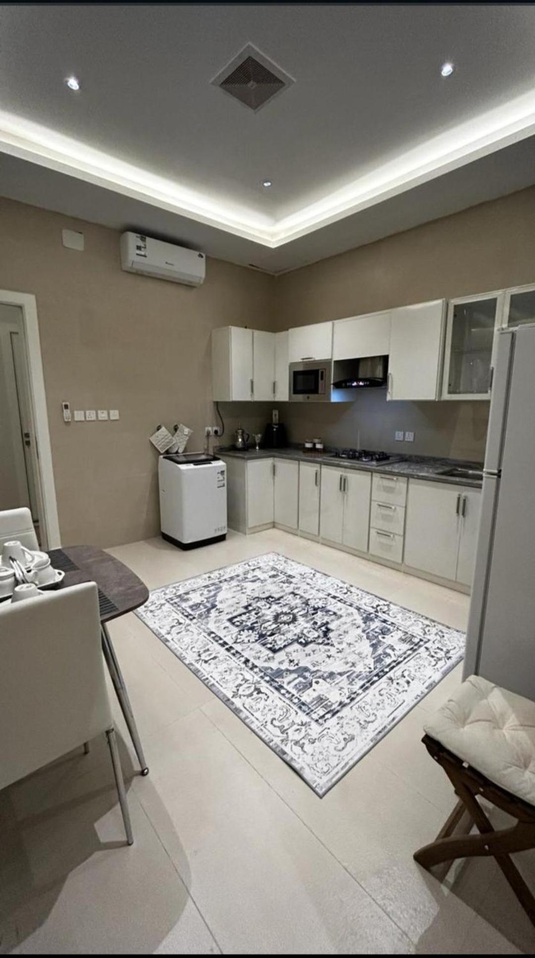 شقه فاخره بجوار الراشد مول Apartment